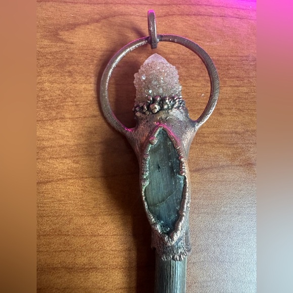 Stunning Artesian Massive Crystal & Labradorite Copper Pendant with genuine horn - Picture 2 of 8